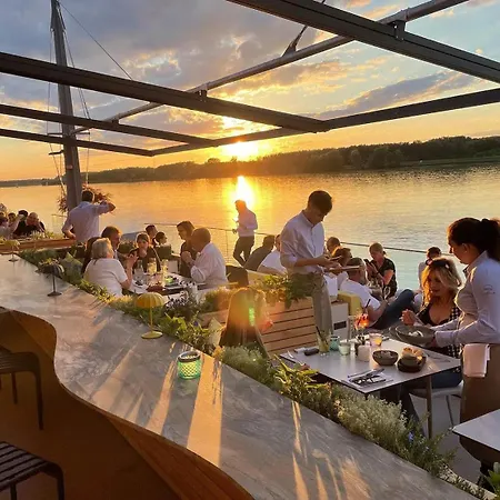 Sunny In The Heart Of Tulln * تولين